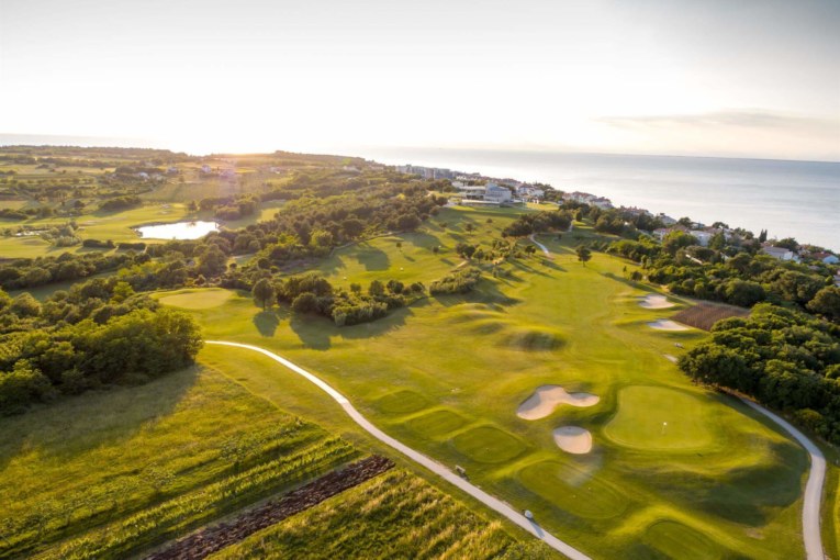 AL KEMPINSKI HOTEL ADRIATIC L’ELISIR DI LUNGA VITA SI CHIAMA “GOLF”