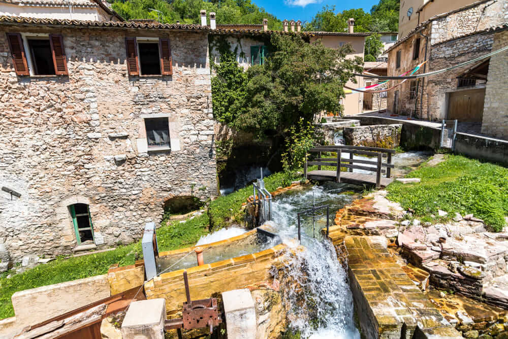 In Umbria, il18 luglio, una passeggiata alla scoperta del “Borgo delle acque”.