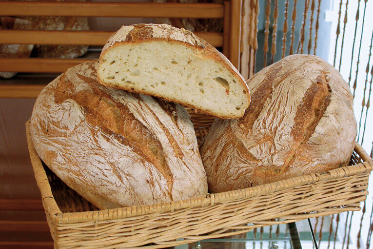 Fare il pane resta attività agricola!